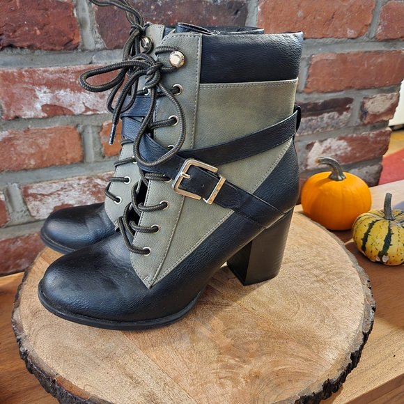 Apt. 9 Shoes - Adorable Lace Up  Chunky Heel Granny Boots with Extra Detailing Size 8